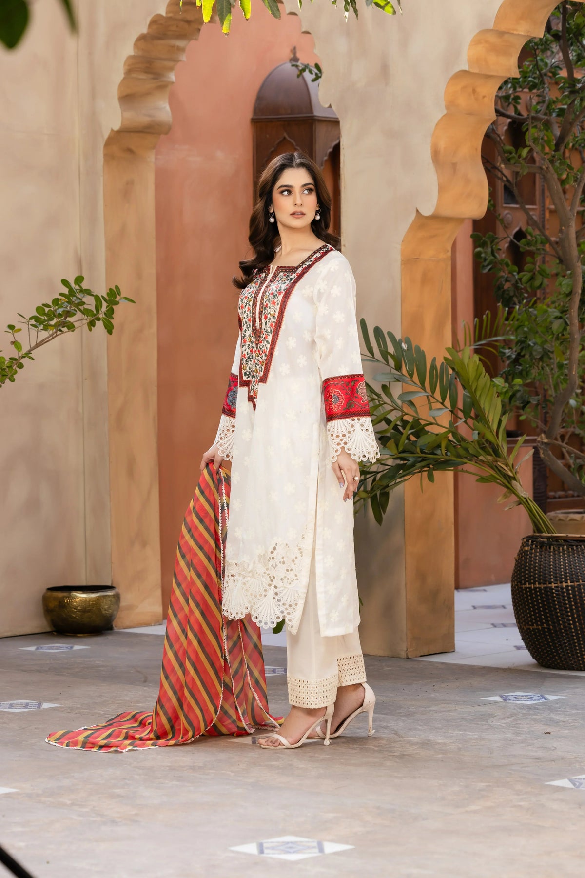 Husn e Rawayat - 3PC Pret Chicken Kari Dress