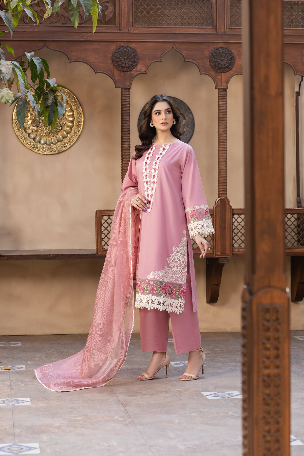 Gull Kari Elegant Pink Embroidered Lawn Suit