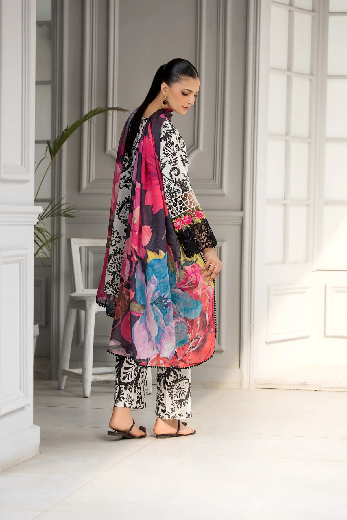 Noir Flora 3 Piece Embroidered Lawn Suit