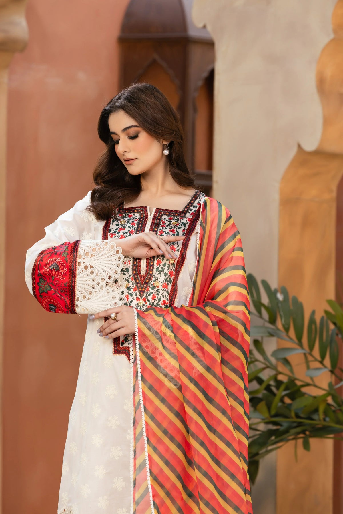 Husn e Rawayat Elegant Chicken Kari Dress