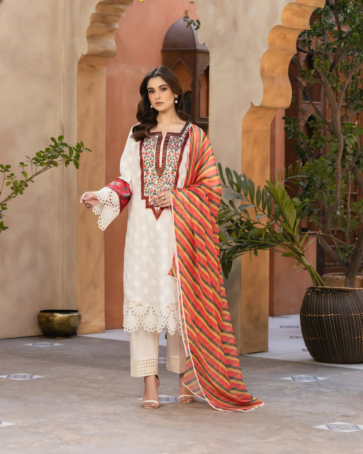 Husn e Rawayat Elegant Chicken Kari Dress