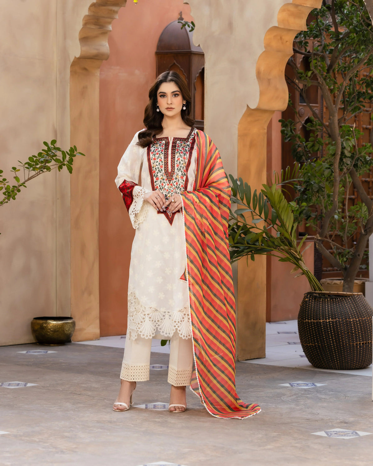 Husn e Rawayat Elegant Chicken Kari Dress