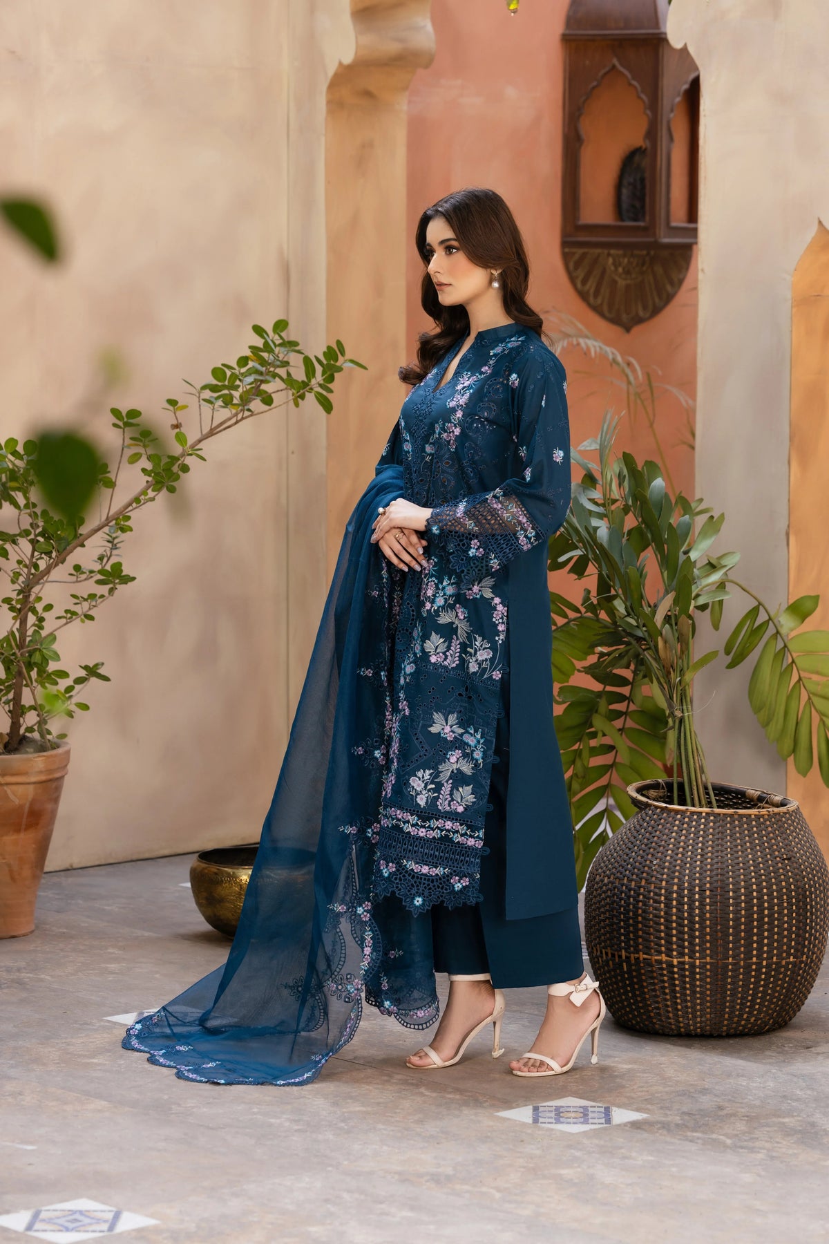Neel Pari The Essence of Deep Blue Elegance Pret